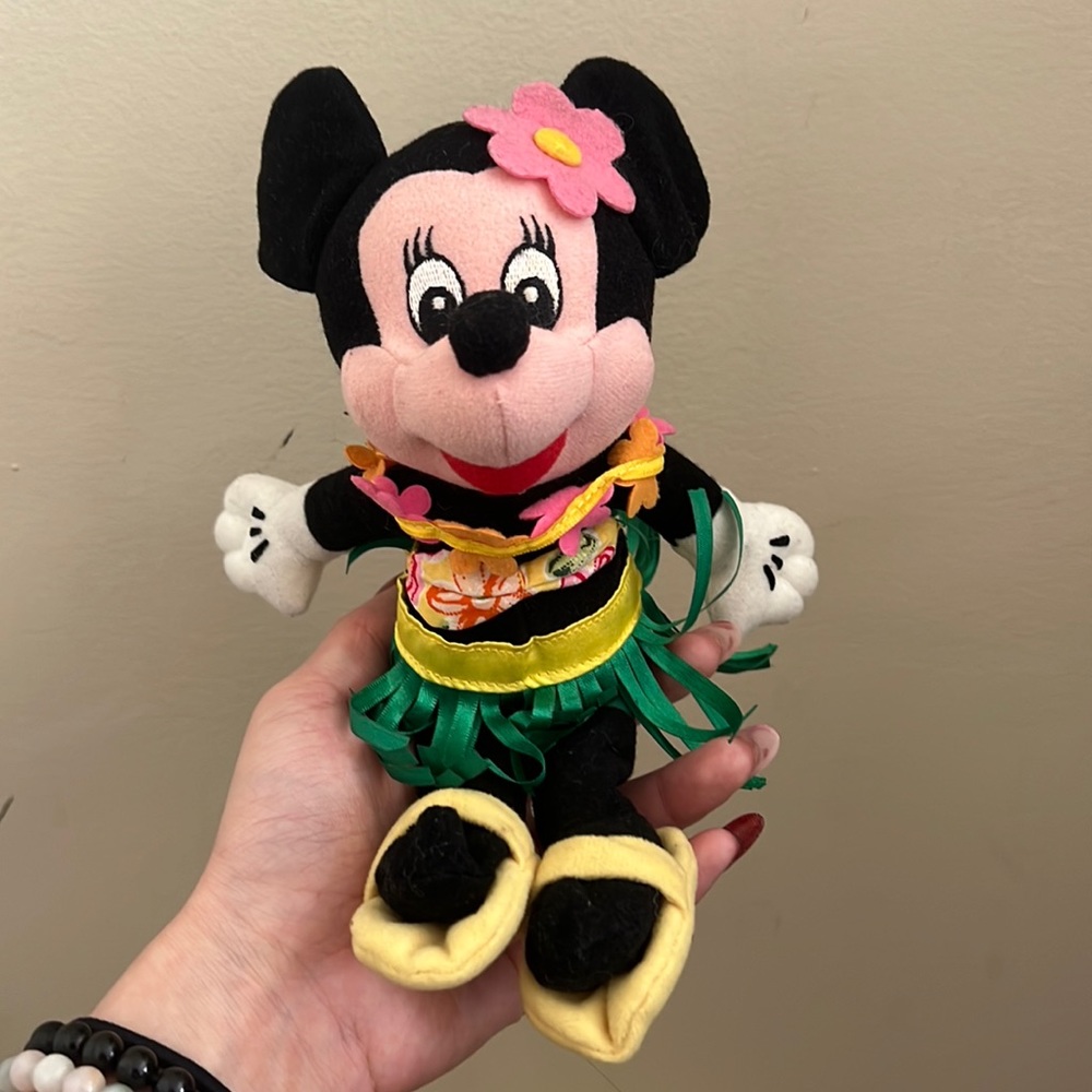 Disney store hula Minnie Mouse